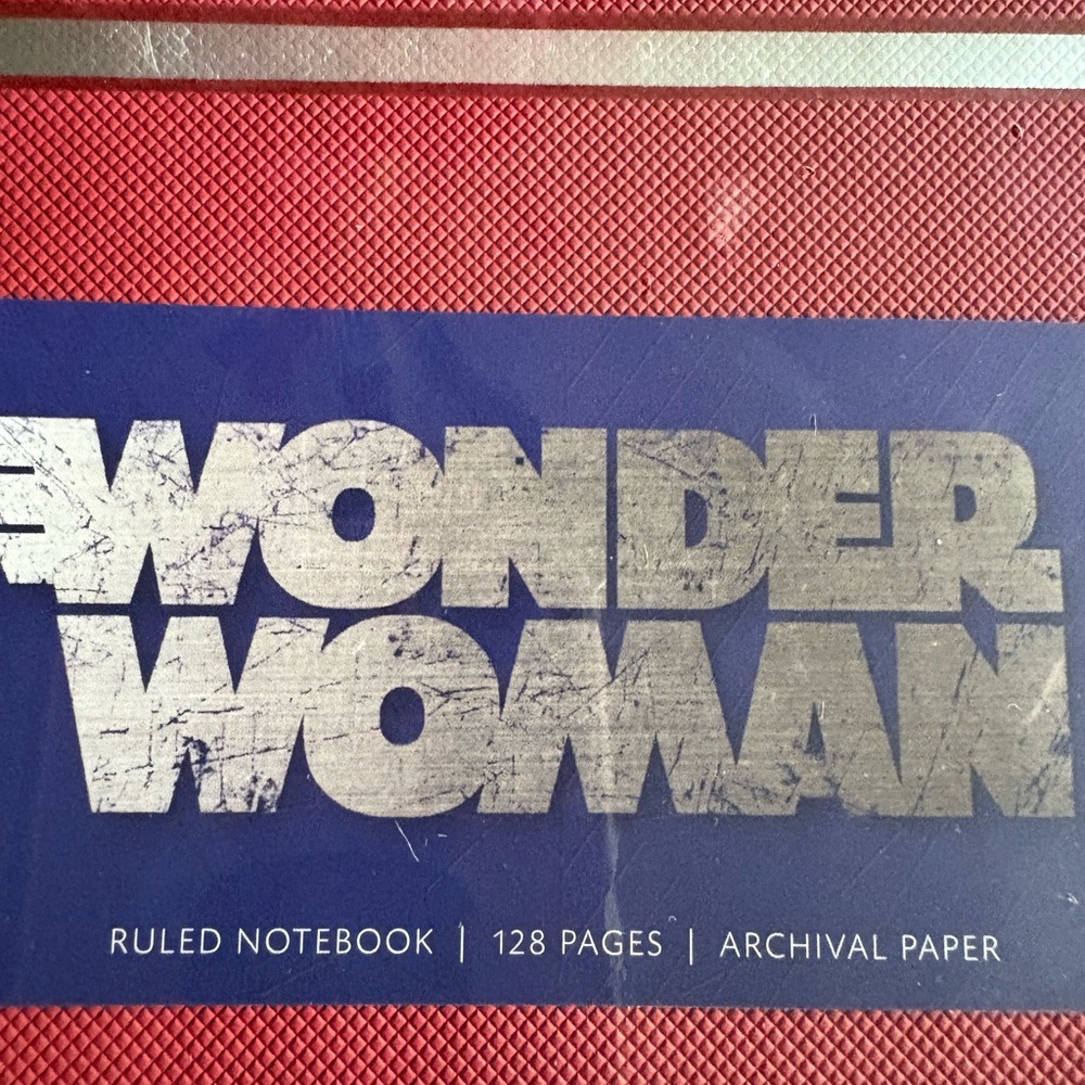 DC Comics: Wonder Woman Ruled Notebook - Picture 7 of 8